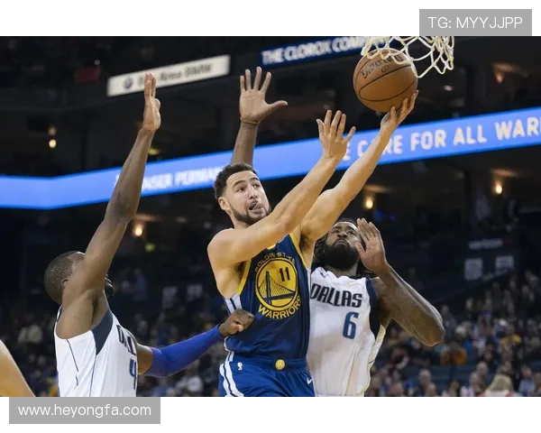 勇士与独行侠激战全场精彩瞬间回顾与分析